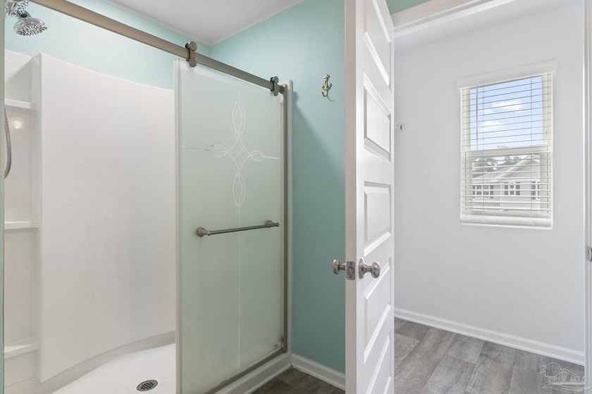 Stylish Five-Bedroom, Three-Bath Beauty where Creative Charm - photo 22