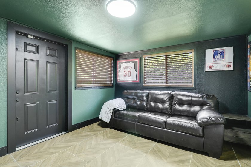 Completely remodeled 3-bedroom, 2-bath home in North Palm Beach! - photo 30