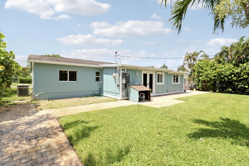 Completely remodeled 3-bedroom, 2-bath home in North Palm Beach! - photo 33