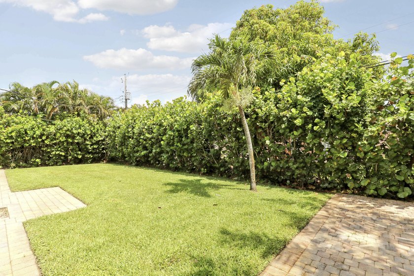 Completely remodeled 3-bedroom, 2-bath home in North Palm Beach! - photo 35