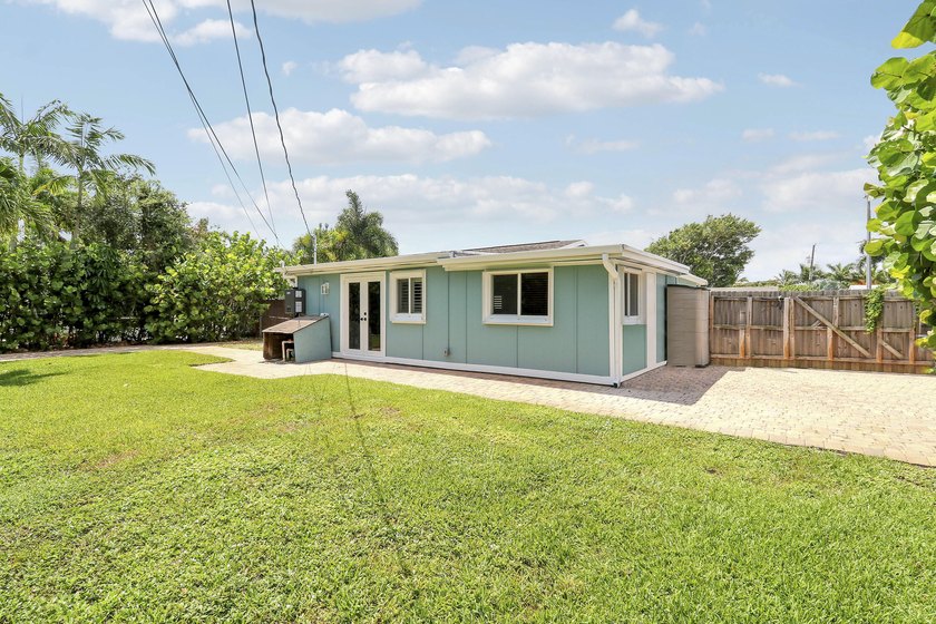 Completely remodeled 3-bedroom, 2-bath home in North Palm Beach! - photo 36