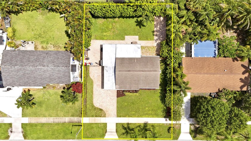 Completely remodeled 3-bedroom, 2-bath home in North Palm Beach! - photo 38