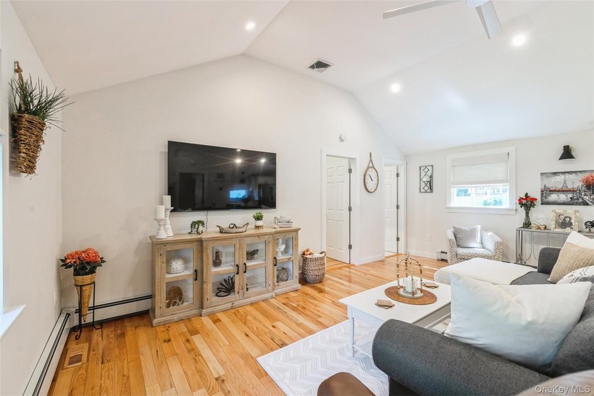 Impeccably maintained and completely updated, this pristine - photo 4