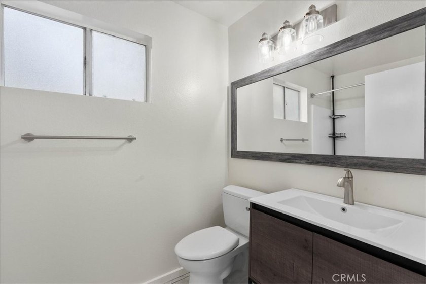 Welcome to effortless downtown living in this beautifully - photo 17