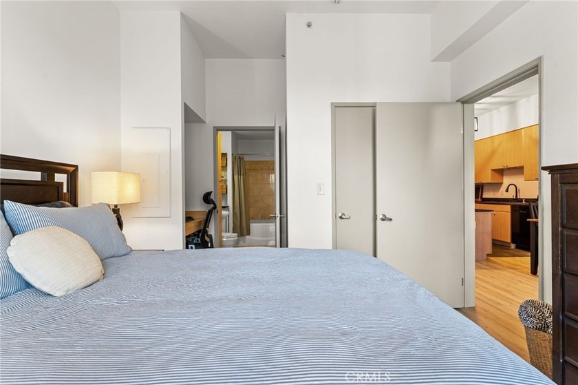 Welcome to AQUA Towers, one of Downtown Long Beach's most Iconic - photo 18