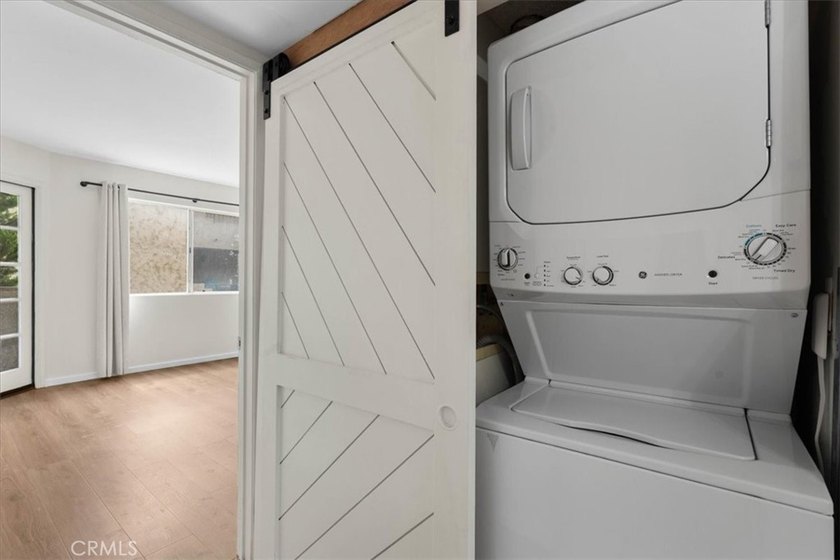 Welcome to effortless downtown living in this beautifully - photo 18