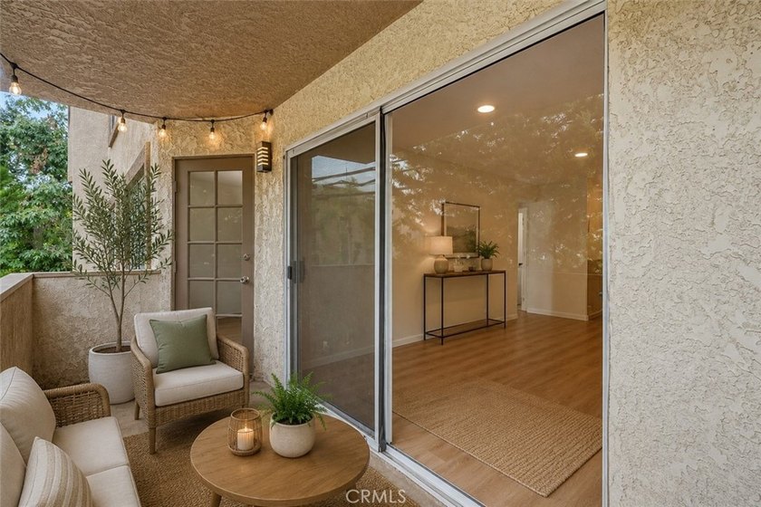 Welcome to effortless downtown living in this beautifully - photo 20