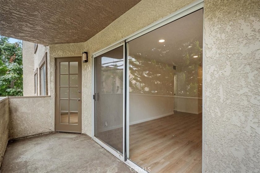 Welcome to effortless downtown living in this beautifully - photo 21