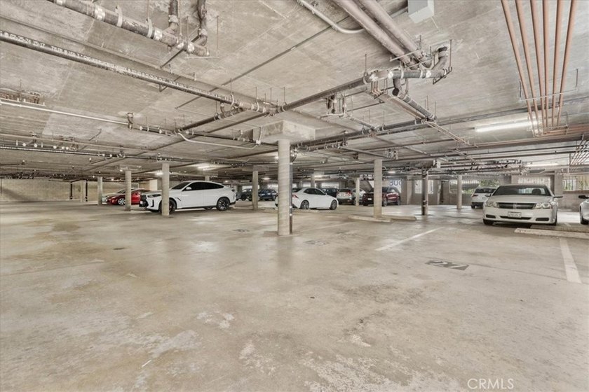 Welcome to effortless downtown living in this beautifully - photo 25