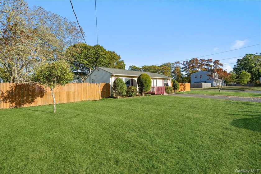 This charming ranch house is a hidden gem in a thriving - photo 3