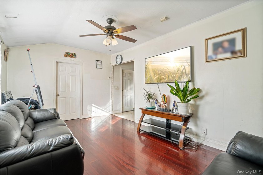 This charming ranch house is a hidden gem in a thriving - photo 4