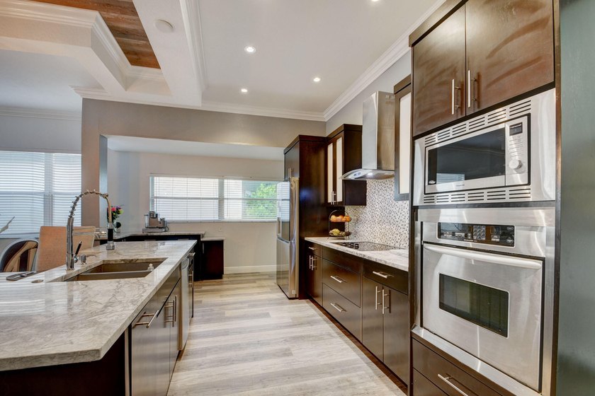 FULLY RENOVATED 3/2 Single Family LAKE HOUSE in the coveted - photo 5