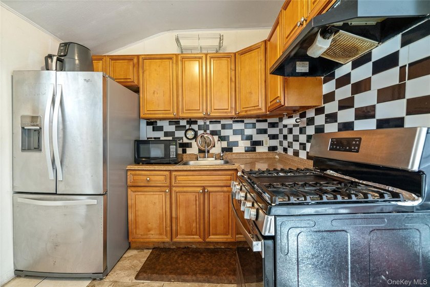This charming ranch house is a hidden gem in a thriving - photo 7