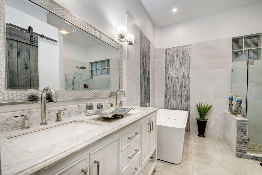 FULLY RENOVATED 3/2 Single Family LAKE HOUSE in the coveted - photo 8