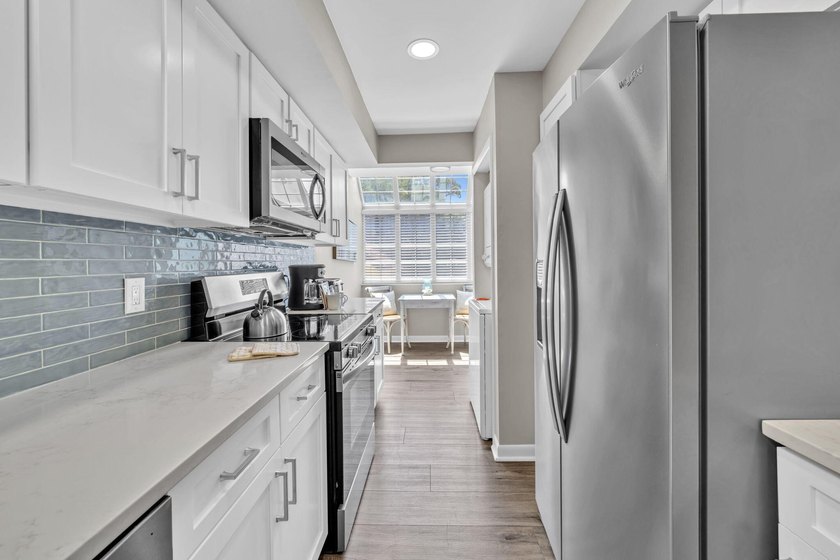 Located on the coveted beachside of Sandestin, this stunning - photo 14