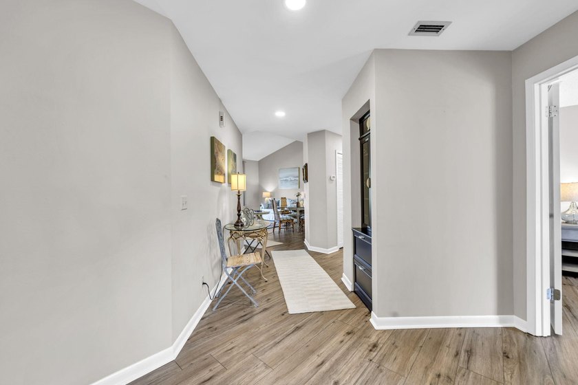 Located on the coveted beachside of Sandestin, this stunning - photo 15