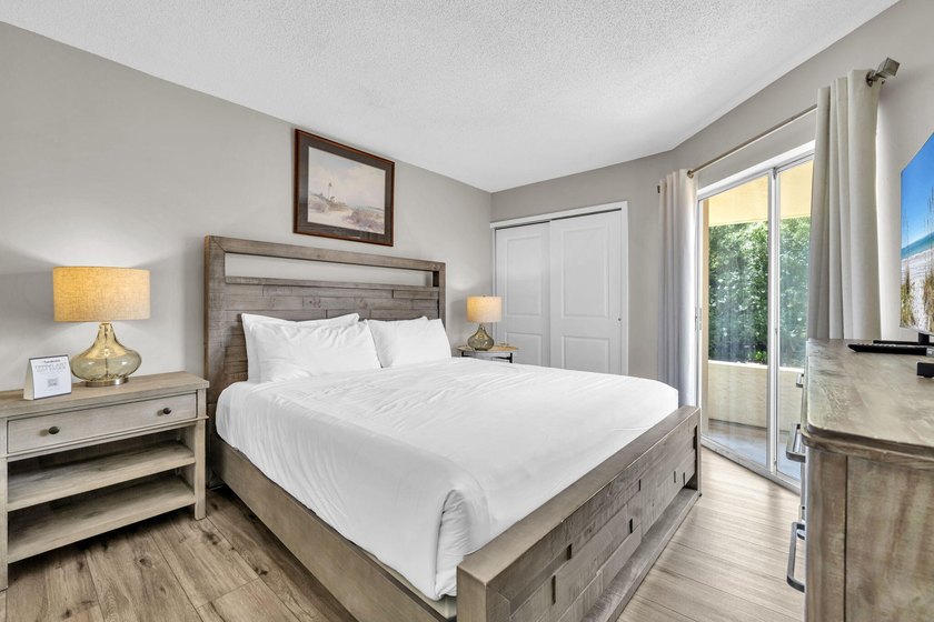 Located on the coveted beachside of Sandestin, this stunning - photo 16