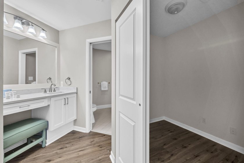 Located on the coveted beachside of Sandestin, this stunning - photo 22