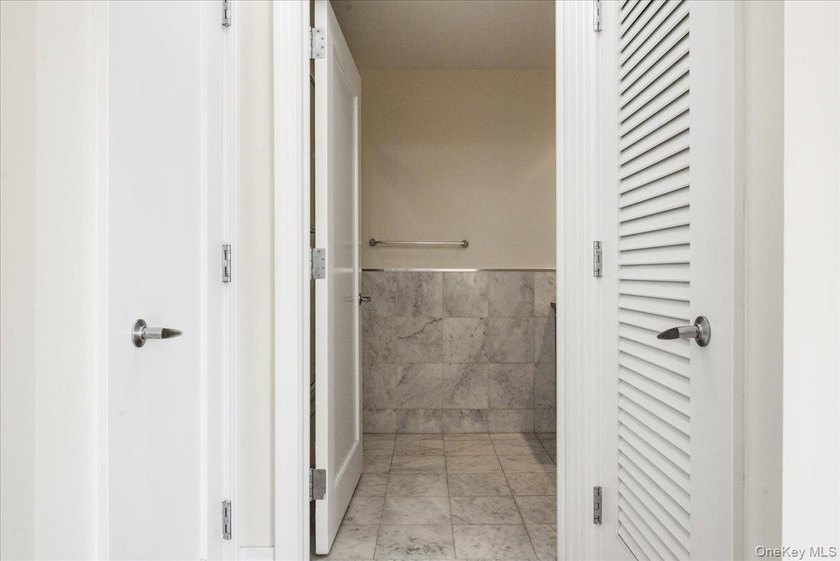 Welcome to this spacious and beautifully maintained 1-bedroom - photo 22
