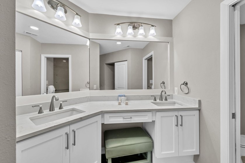Located on the coveted beachside of Sandestin, this stunning - photo 23