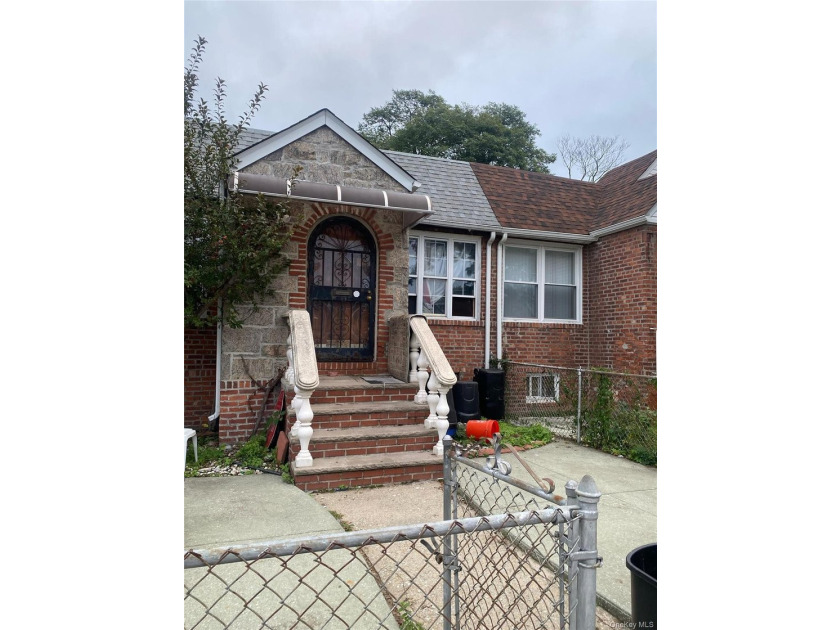 Attached single family ranch with finished basement. All cash - photo 2