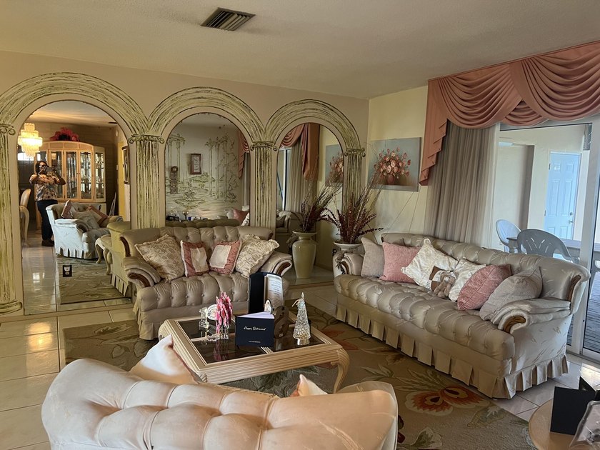 Spacious well maintained 3 bedroom, 2 bathroom single family - photo 5
