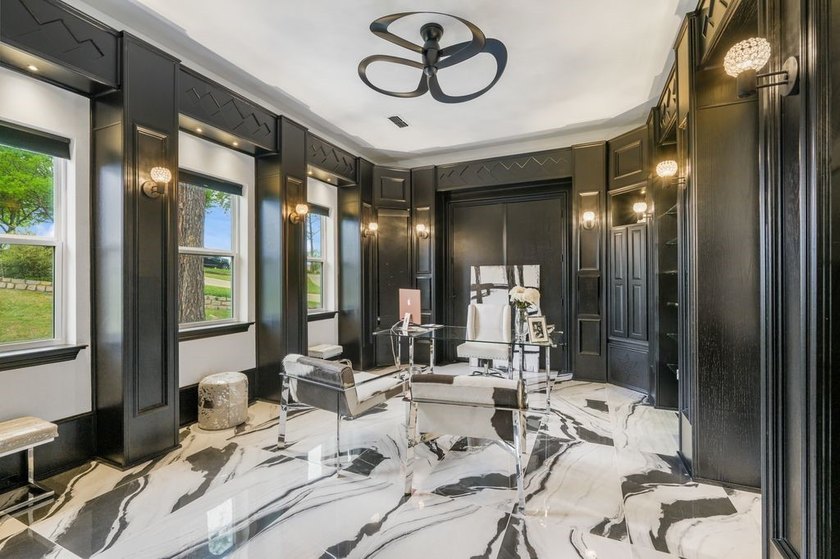 Experience a one-of-a-kind luxury lakefront lifestyle in this - photo 22