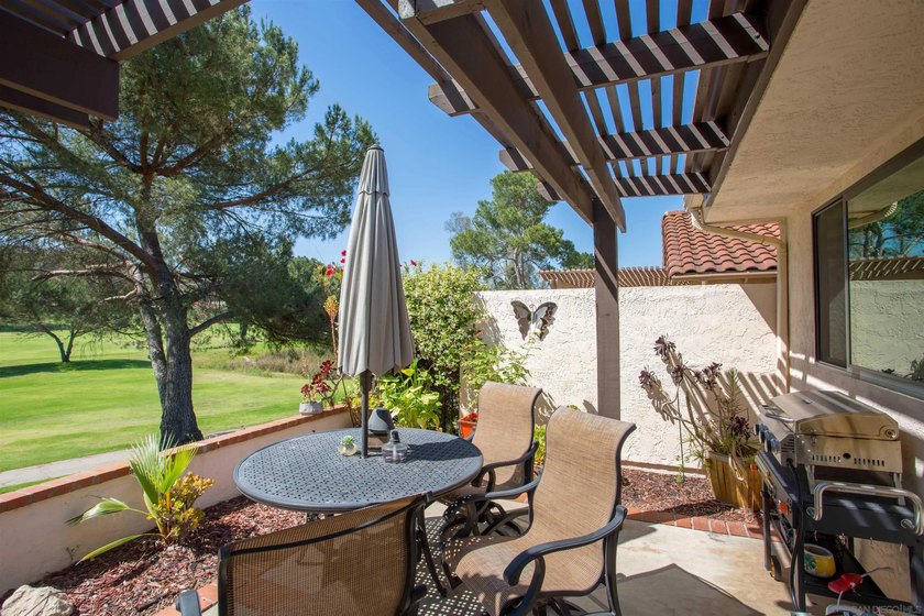 Want Views? Love Golf Views? Beautiful Senior Living, perfect - photo 31