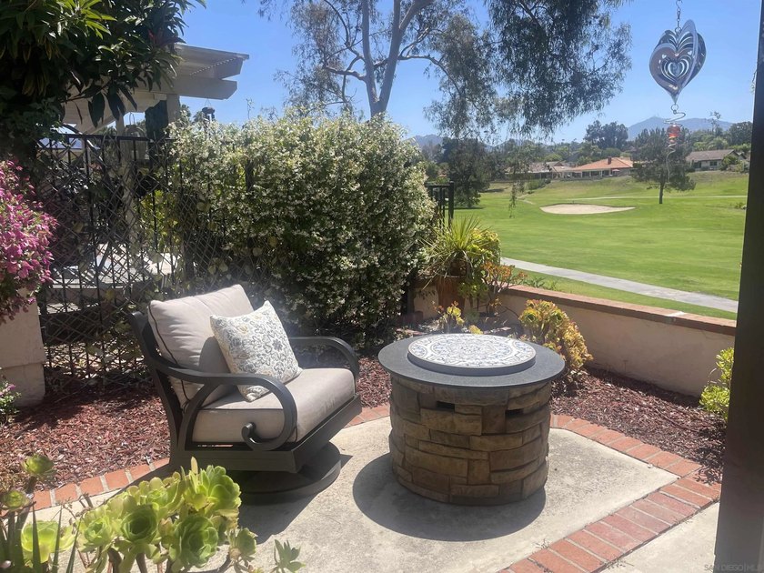 Want Views? Love Golf Views? Beautiful Senior Living, perfect - photo 38