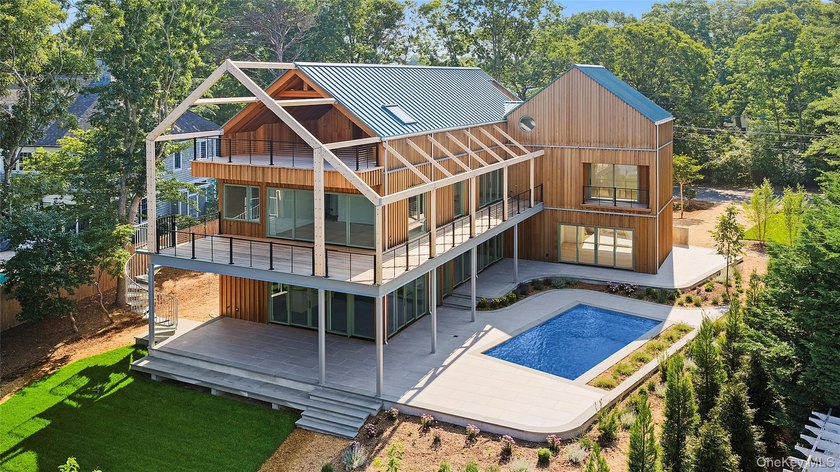 5 Bluff Point Road is a remarkable new waterfront residence - photo 4