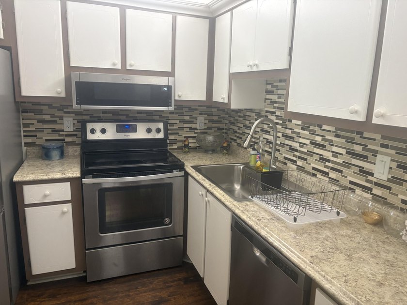 Beautifully updated 2-bedroom, 2-bath condo located in the - photo 8