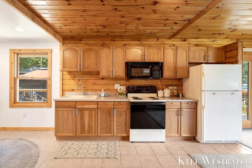 Welcome to 79 Sundago Park! This charming two bed one bath home - photo 6
