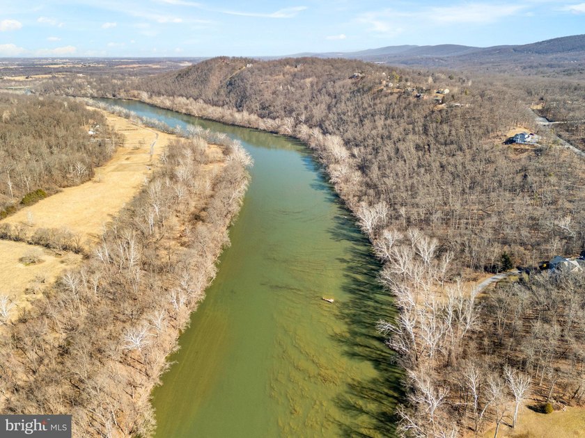 Discover the potential of this 4.9+/- acre waterfront parcel on - photo 4