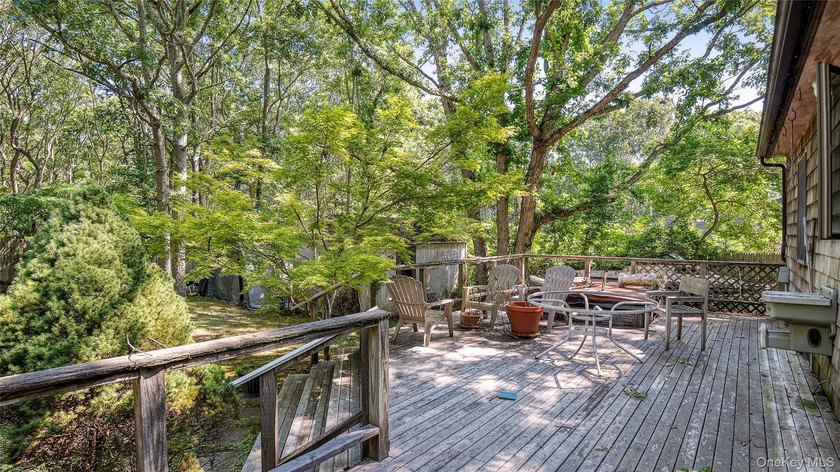 Charming ranch tucked at the end of a quiet cul-de-sac, offering - photo 8