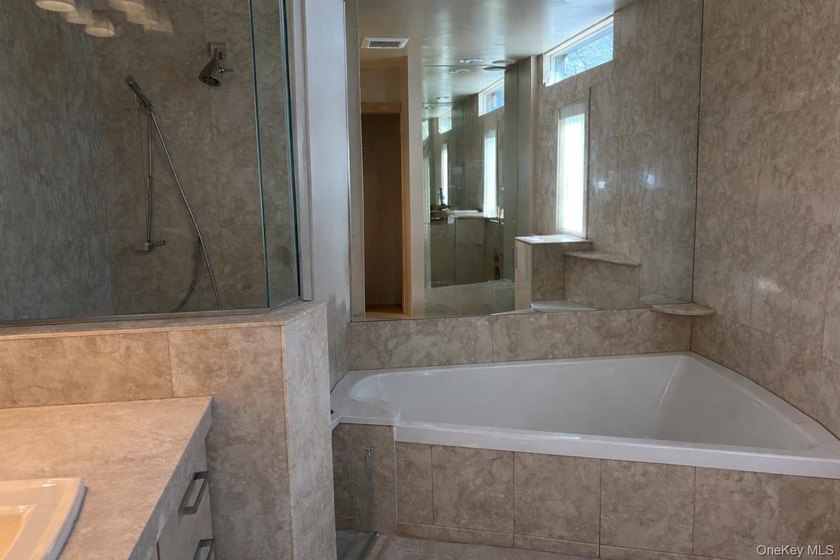 3 CRESTWOOD PLACE - MINT COLONIAL ON A WONDERFUL QUIET BLOCK - photo 11
