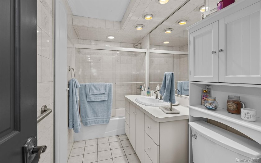 Welcome to this well maintained 3 bedroom home ideally located - photo 14