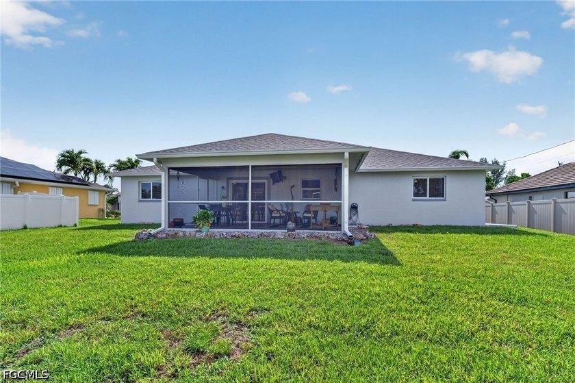 Welcome to this beautifully maintained and thoughtfully updated - photo 3