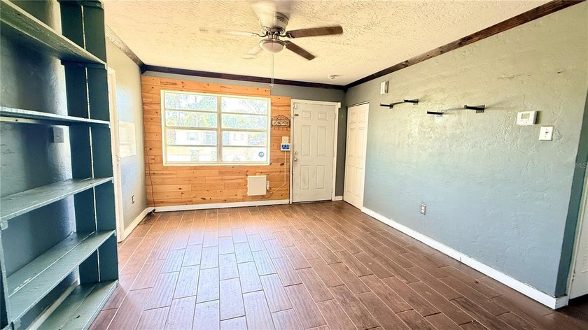 2-bedroom, 1-bath home with a bonus room and tile flooring - photo 2