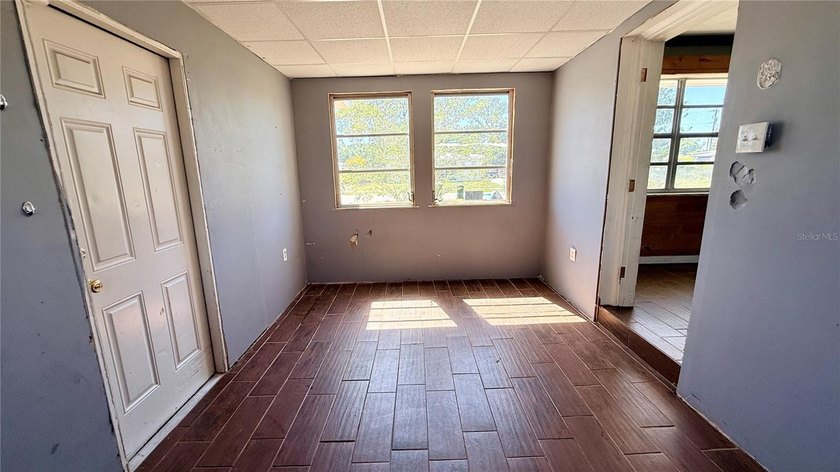 2-bedroom, 1-bath home with a bonus room and tile flooring - photo 6