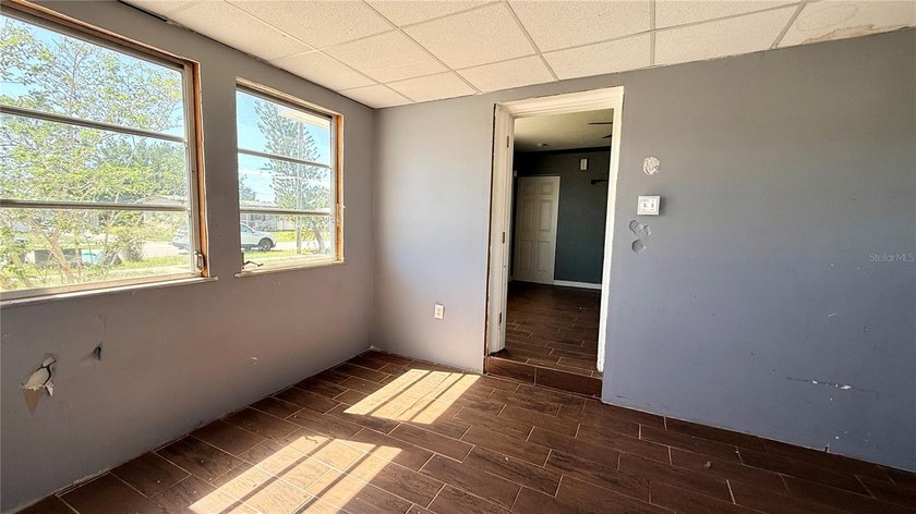 2-bedroom, 1-bath home with a bonus room and tile flooring - photo 7