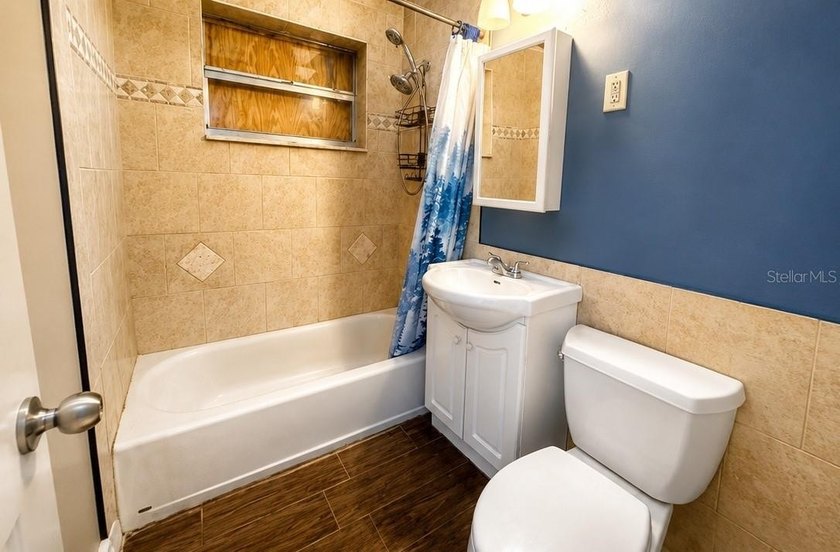 2-bedroom, 1-bath home with a bonus room and tile flooring - photo 8