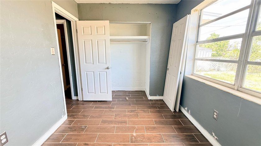 2-bedroom, 1-bath home with a bonus room and tile flooring - photo 9
