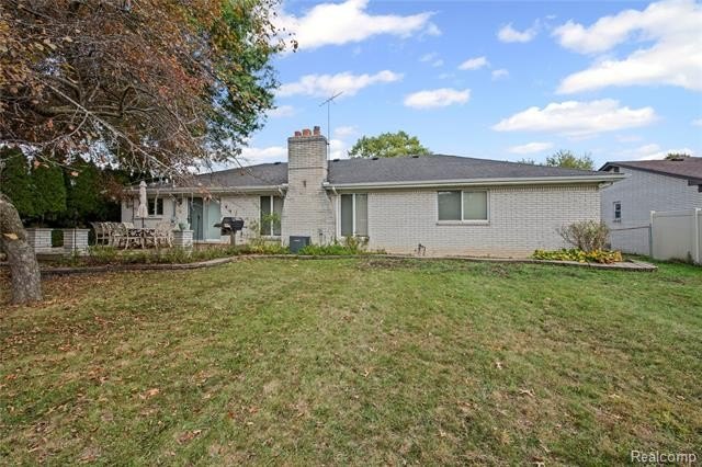 Welcome to 38219 Santa Anna Street in Clinton Township! This - photo 29