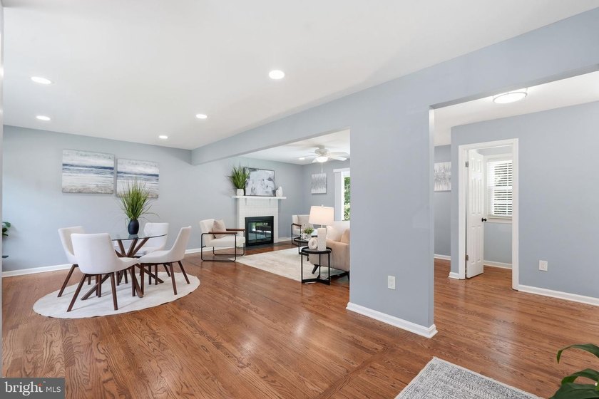 Move-in ready and meticulously renovated in sought-after Lake - photo 8