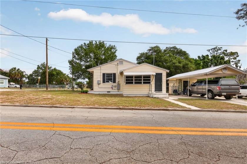Charming 2-bedroom, 1-bath home conveniently located near - photo 3