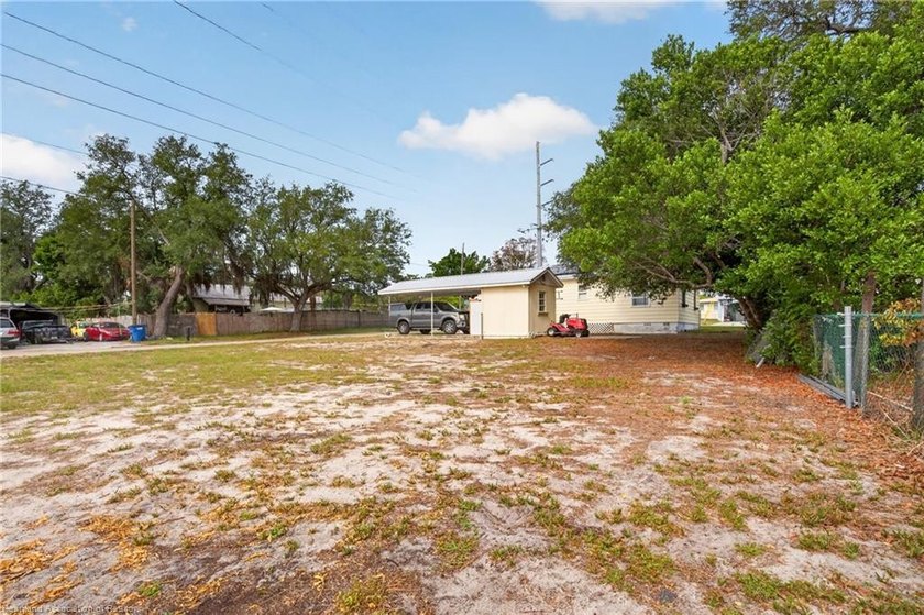 Charming 2-bedroom, 1-bath home conveniently located near - photo 8