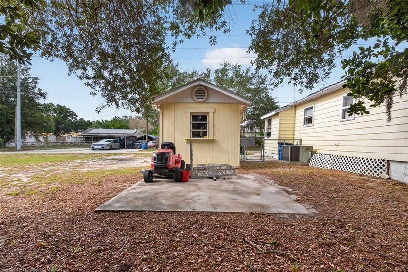 Charming 2-bedroom, 1-bath home conveniently located near - photo 9