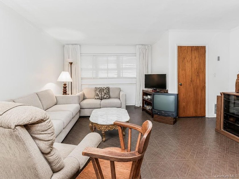 Amazing priced single-family home located in the heart of the - photo 2