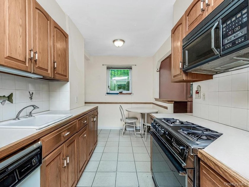 Amazing priced single-family home located in the heart of the - photo 5
