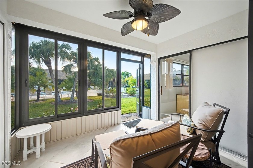 Beautifully maintained pool villa with vaulted ceilings located - photo 8